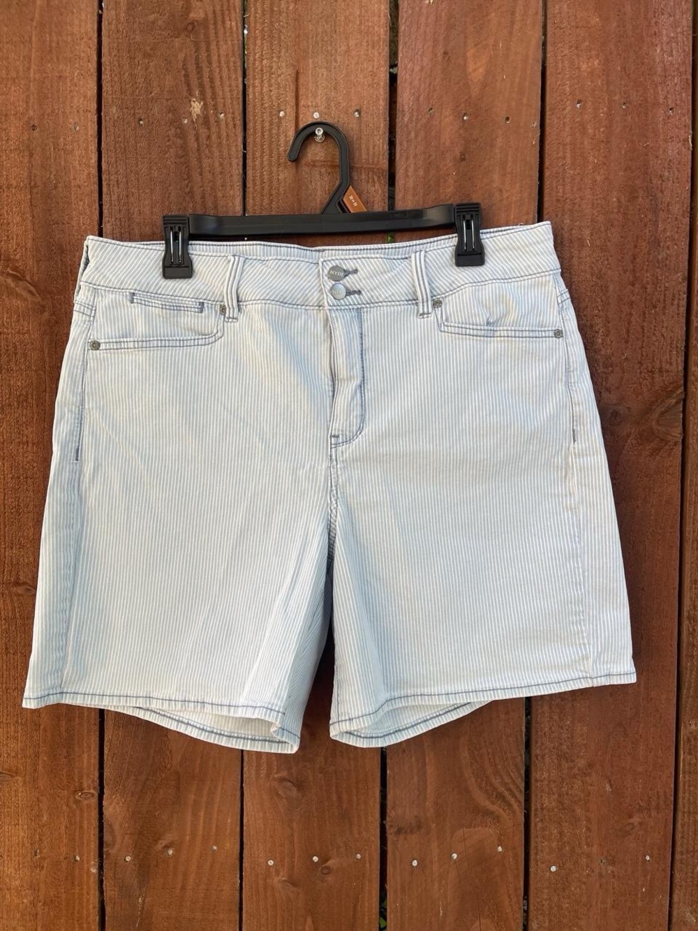 NYDJ Rena Striped Denim Lift Tuck Shorts Women's Sz 14 Blue White Stripe Chino